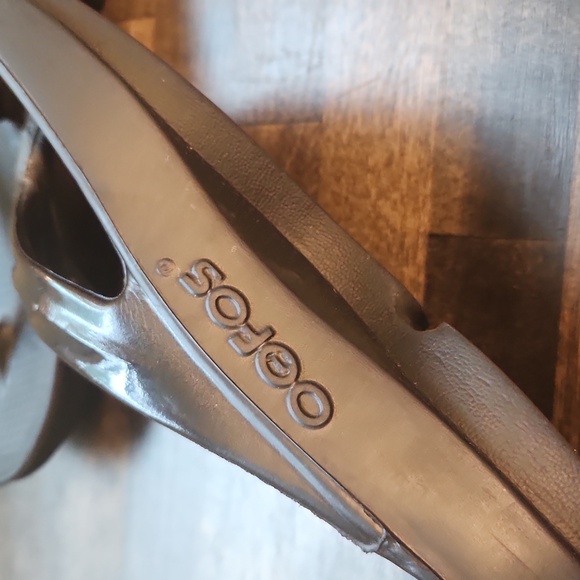 OOFOS Oolala Black Sandals Size 7 Excellent Condition - Picture 4 of 9